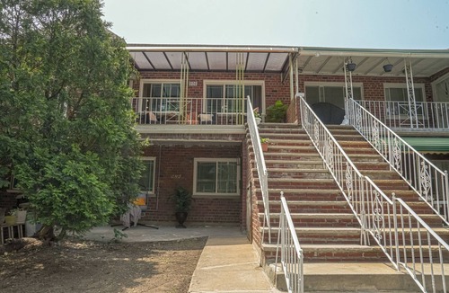 Canarsie Apartment | Charming 2-bedroom apartment with WiFi, AC in wonderful Brooklyn