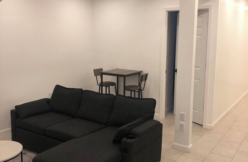 Brooklyn Apartment | Charming 2-bedroom apartment with WiFi, AC in lovely Brooklyn