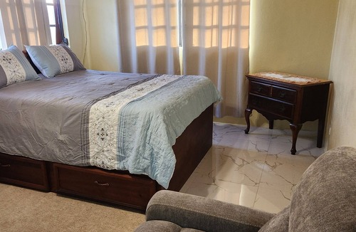 Downtown Nassau Bed & Breakfast | Charming 2-bedroom bed & breakfast in brilliant Nassau with AC, WiFi