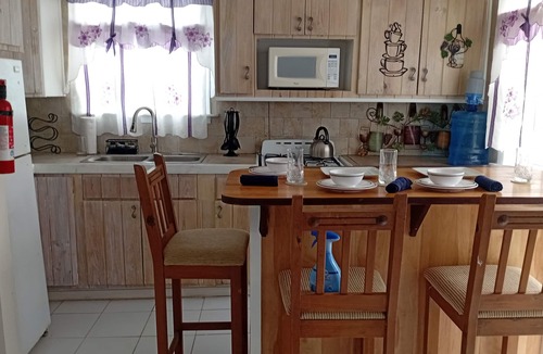 Tar Bay House | Charming 2-bedroom house with AC, WiFi in brilliant Exuma