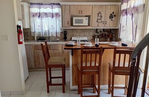 Tar Bay House | Charming 2-bedroom house with AC, WiFi in brilliant Exuma