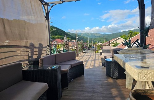 Kingston House | Charming 2-bedroom house in St. Catherine Parish with WiFi, AC