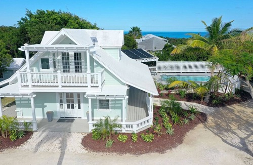 Governor's Harbour House | Charming 2BR Island Cottage with Pool & Generator