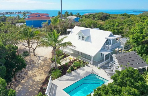 Governor's Harbour House | Charming 2BR Island Cottage with Pool & Generator