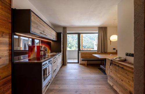 Collepietra Apartment | Charming Apartment “Sonnleiten Sonne Mond u Sterne” with Mountain View