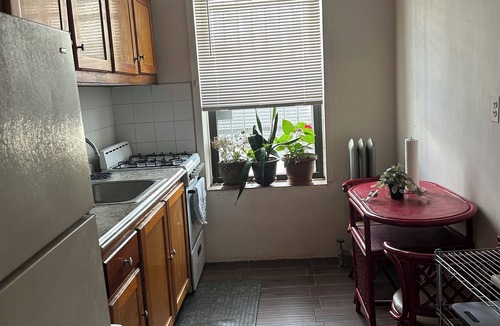 East Flatbush Apartment | Charming apartment with Heat &AC and WiFi in fantastic city