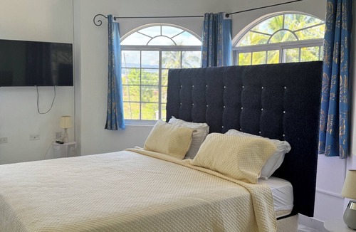 Porus Bed & Breakfast | Charming bed & breakfast with WiFi and AC in fabulous Clarendon Park