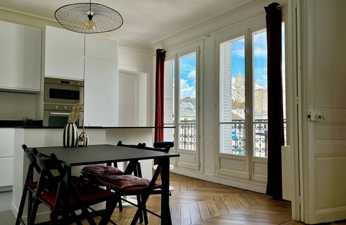 Quartier de Rochechouart Apartment | Charming family apartment with breathtaking view of Montmartren