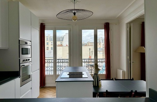 Quartier de Rochechouart Apartment | Charming family apartment with breathtaking view of Montmartren