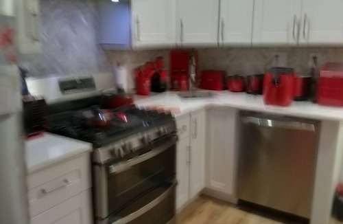 Canarsie House | Charming house in Brooklyn with WiFi, AC for up to three people in living room