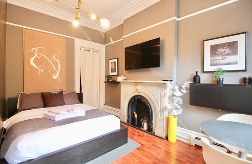 Greenwich Village Apartment | Charming Jewel Box in the Heart of the West Village Steps from Subway & river