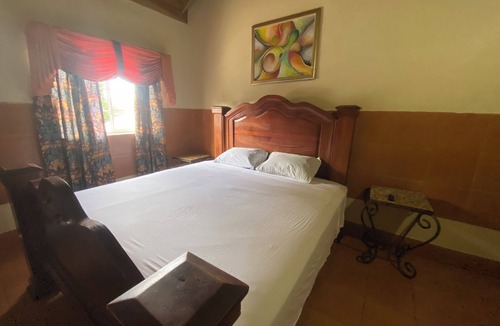 Kingston Cabin | Charming lodge with 1 bedroom and AC, WiFi in beautiful Kingston