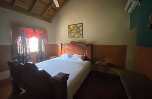 Kingston Cabin | Charming lodge with 1 bedroom and AC, WiFi in beautiful Kingston