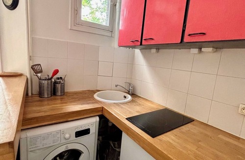 Quartier de la Goutte-d'Or Apartment | Charming Studio in Montmartre with view on Sacré-Coeur church