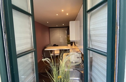 Quartier de Rochechouart Apartment | Charming studio near Montmartre