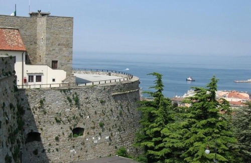 Barriera Vecchia-San Giacomo Apartment | Cher Ferraris