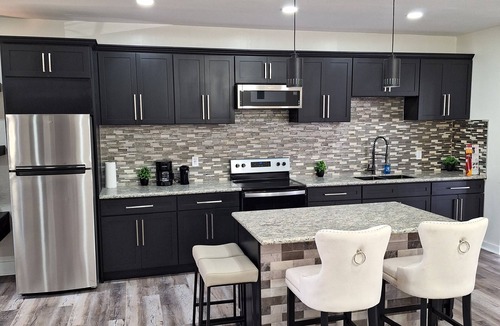 Freeport House | Chic 2BR/2BA Retreat: Modern Comfort & Style, Near the Beach
