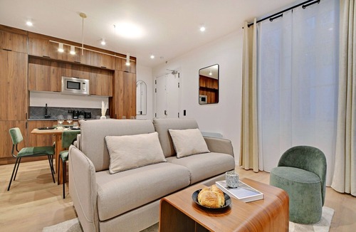 Quartier de Rochechouart Apartment | Chic and Spacious Apartment in the Heart of Paris