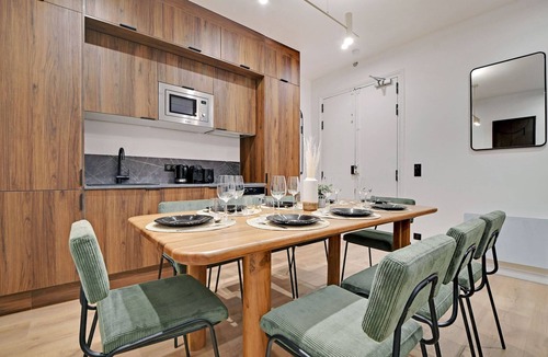 Quartier de Rochechouart Apartment | Chic and Spacious Apartment in the Heart of Paris