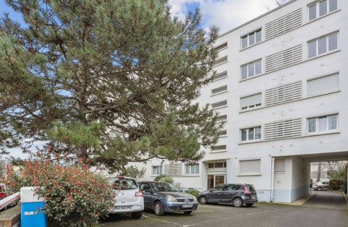 Fontenay-aux-Roses Apartment | Chic and spacious appartment with balcony