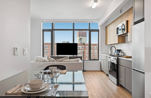 Bath Beach Apartment | Chic Brooklyn Studio: Your Home Away from Home