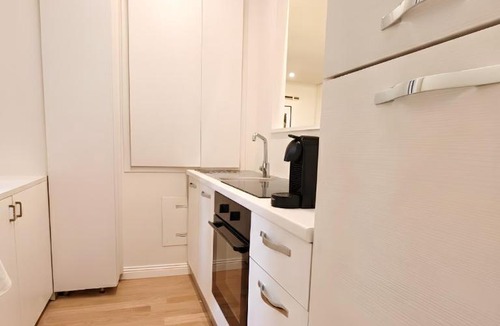 Porta Venezia Apartment | Chic Liberty Flat in Porta Venezia Milan center, Subway 1 min, AC, WiFi