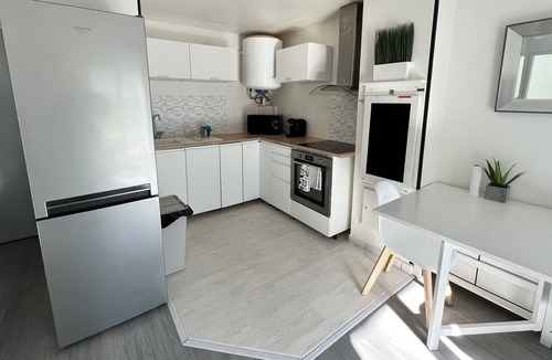 Le Plessis-Robinson House | Chic practical, peaceful and bright T2 in the heart of the city 🚌🚉🏥🍱🥖🌳✅