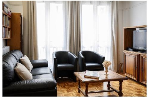 Choisy-le-Roi Apartment | Classic retro vibe 15 min from Paris