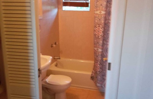 George Town House | Clean, cozy, quiet 2/1. Sleeps 2 guest only