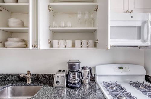 Tudor City Apartment | Clean Kips Bay 2BR w/Gym & Doorman, nr Comedy & Theater, by Blueground