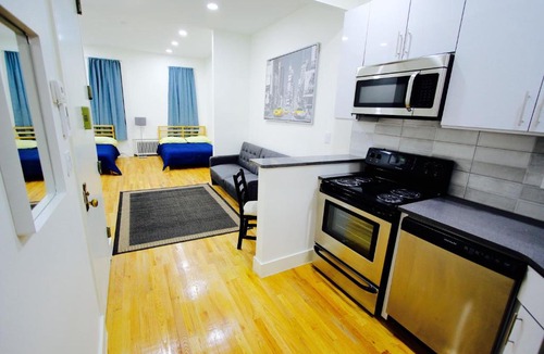 Clinton Hill Apartment | Clinton Hill - 3 Bedroom 2 Bathroom Apartment
