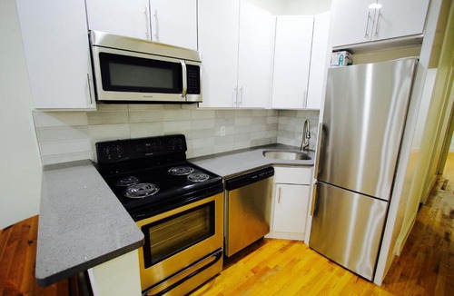 Clinton Hill Apartment | Clinton Hill - 3 Bedroom 2 Bathroom Apartment