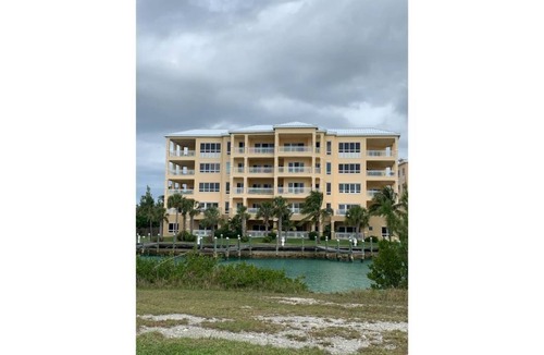 Bahamia West Condo | Coastal Charm Waterfront