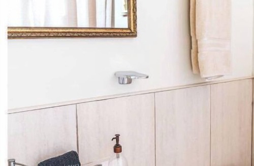 Nassau Apartment | COCONUT PALM HIDEAWAY-QUEEN