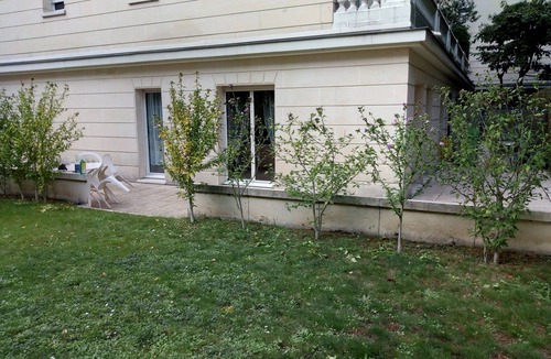 Le Plessis-Robinson Apartment | Coin de Verdure à 6 km de Paris et 15 mn. Centre de Paris - RER Direct à 200 m
