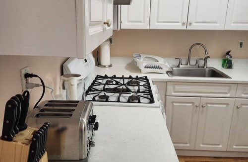 East New York House | Colorful Spacious 3 Bedroom with Free Wine