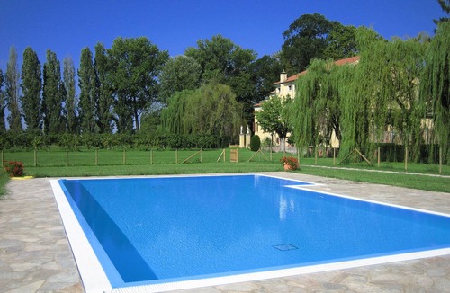 Vigonza Apartment | Comfortable apartment in Villa Veneta with pool near Padua