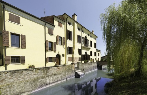 Vigonza Apartment | Comfortable apartment in Villa Veneta with pool near Padua