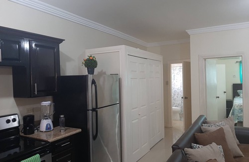 Saint Andrew Apartment | COMFORTABLE, CONTEMPORARY, CENTRAL