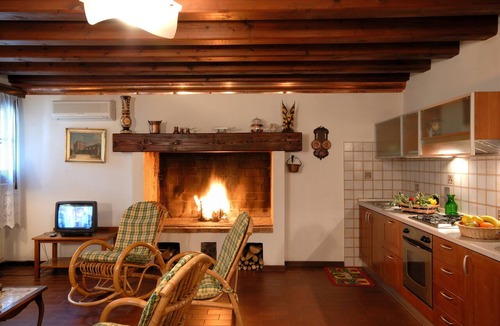 Vigonza Apartment | Comfortable family apartment in Villa Veneta with pool near Padua
