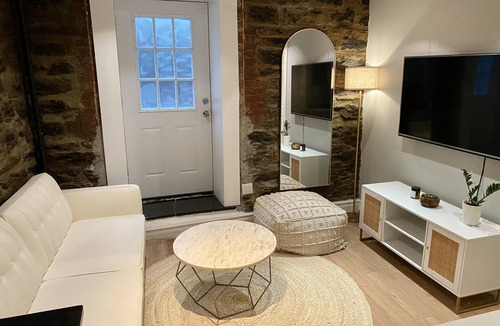 Tudor City Apartment | Comfy, Cozy, Chic and Central Manhattan Apartment