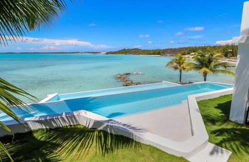Gregory Town Villa | Complimentary Concierge + Private Beaches + Gaulding Cay + Chef Services + Pool