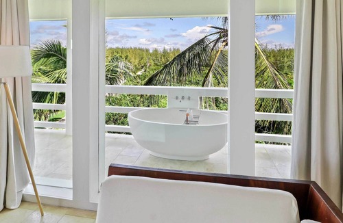 Gregory Town Villa | Complimentary Concierge + Private Beaches & Pool + Chef Services + King Suites