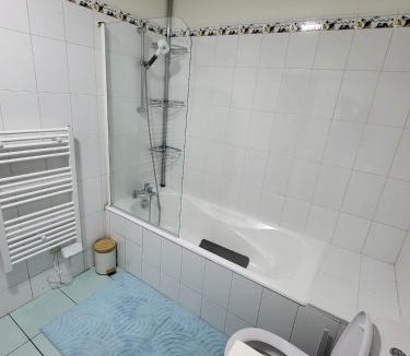 Issy-les-Moulineaux Apartment | Confort et parking à 10 min de Paris