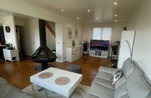 Pierrefitte-sur-Seine House | Confortable Maison de Famille 8 à 12 Personnes
