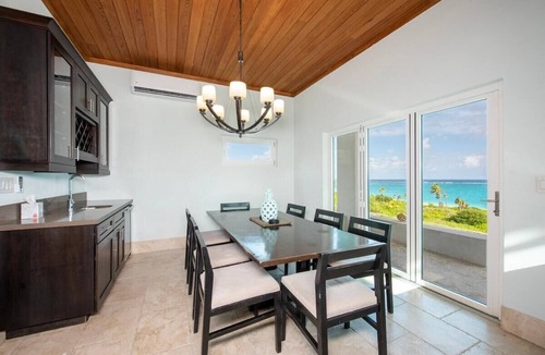 Governor's Harbour Villa | Contemporary Beach Villa In Boutique Club