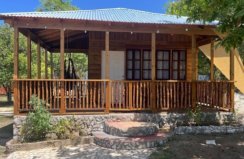 Orange Bay Cabin | Converted Storeroom Cabin by the Beach