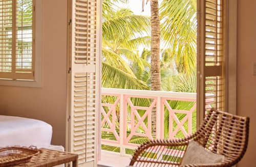 Dunmore Town Hotel | Coral Sands Inn & Cottages