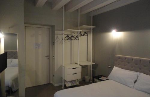 Ovest Bed & Breakfast | Corte Merighi Charming Rooms