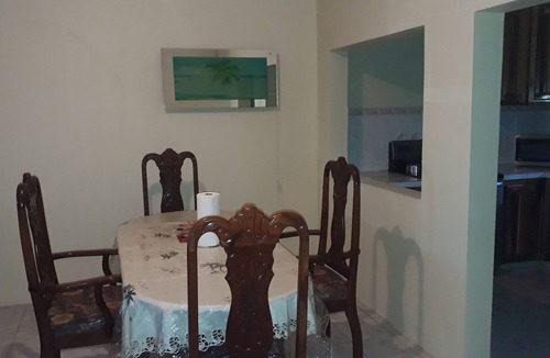 Runaway Bay House | Cosy 2 Bedroomd 2 BathroomsnPrivate Beach Access Available 10 minutes awayn